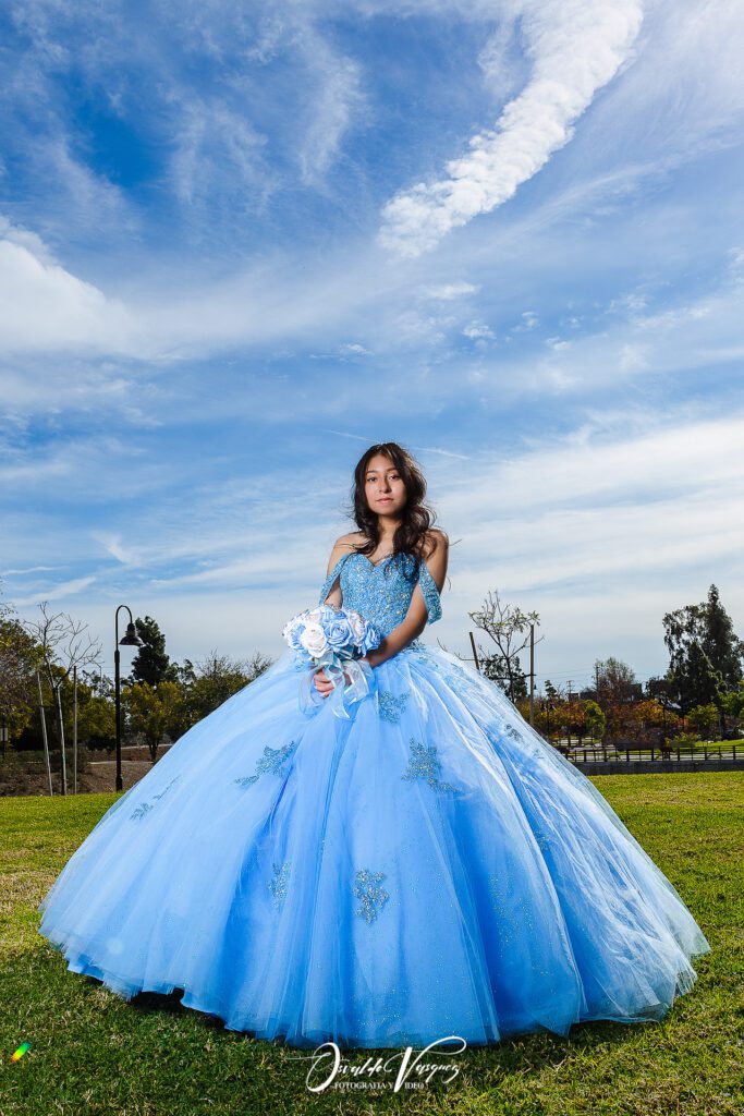 Quinceañera en el parque en Los Angeles Vestido de quince Celeste